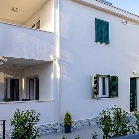 Nikol Apartment