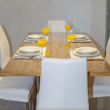 Nikol Apartment *